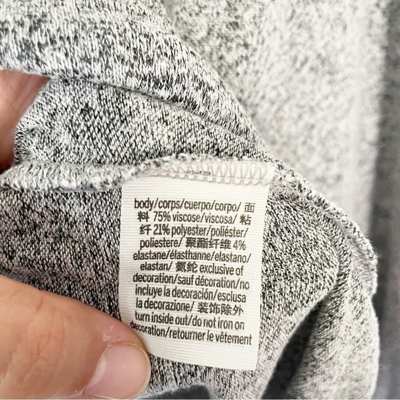 EUC PINK VICTORIA'S SECRET GRAY PULLOVER LONG SLEEVE TOP
SIZE MEDIUM - Picture 7 of 9